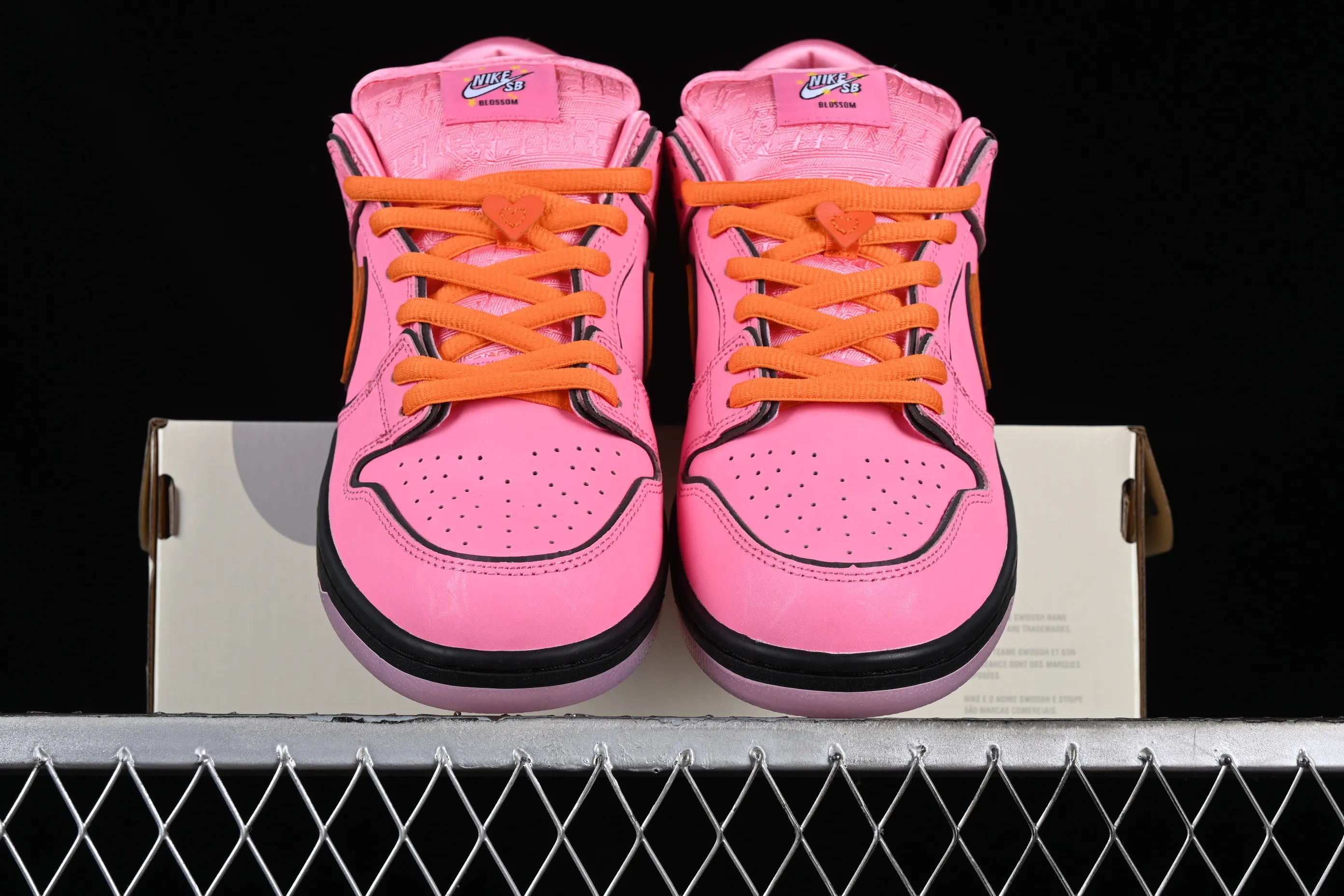 All Categories Nk SB Dunk Series Nk SB Dunk Low Low-top sneakers Pure original version The Powerpuff Girls x Nk SB Dunk Low Powerpuff Girls joint model Low-top casual sneakers FD2631-600
